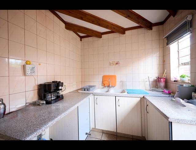 5 BEDROOM HOUSE FOR SALE IN ZWARTKOP